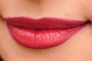 Tips Cara Agar Bibir Merah Alami Tanpa Lipstik